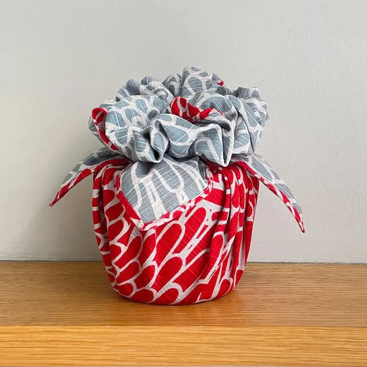 Furoshiki 104 Reversible – Isa Monyo, Chrysanthemum Red/Blue-Gray