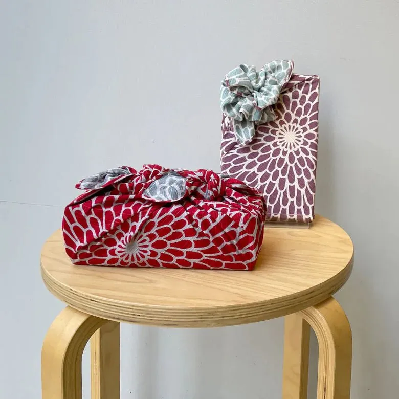 Furoshiki 104 Reversible – Isa Monyo, Chrysanthemum Red/Blue-Gray