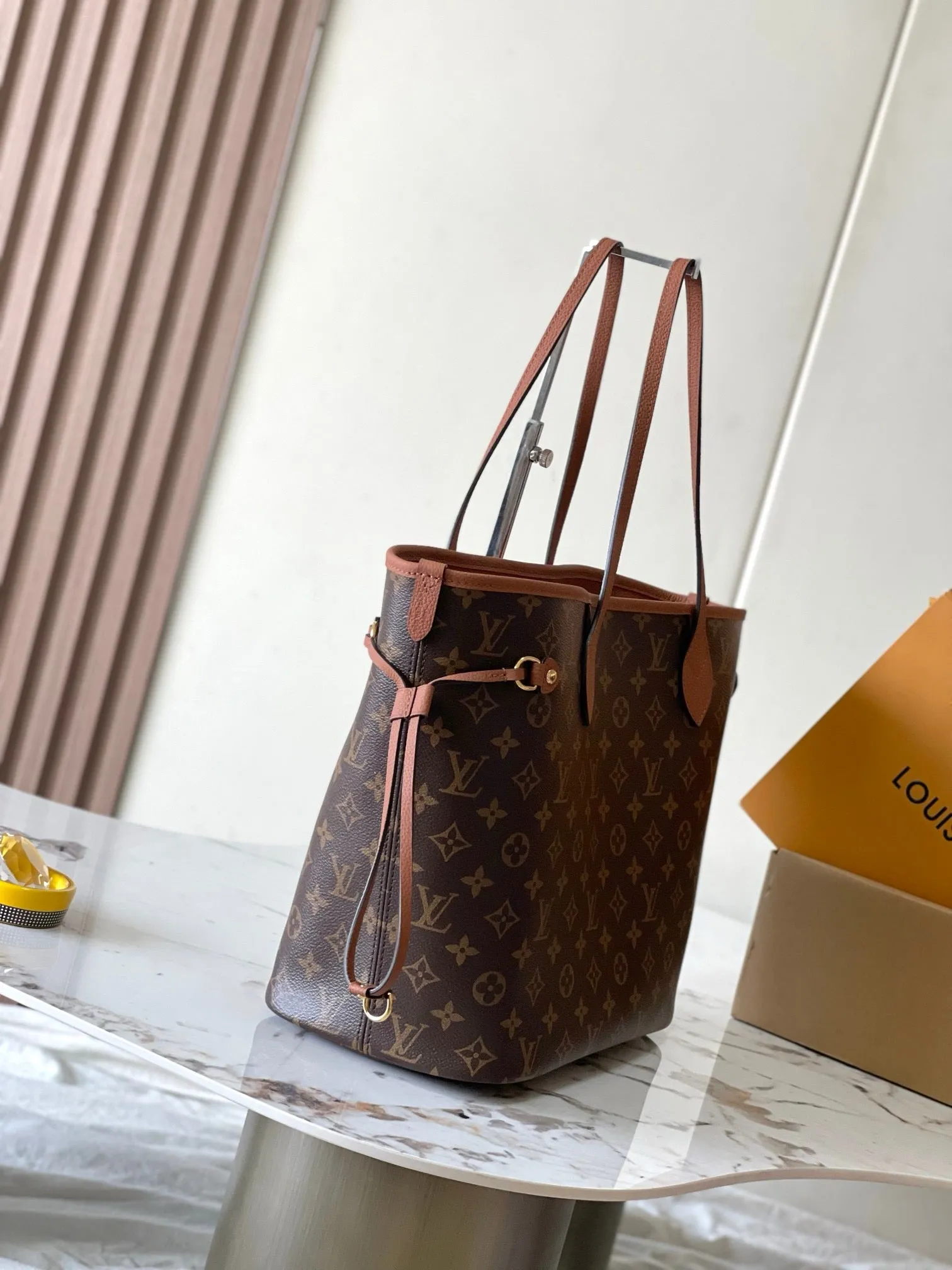 LB1085 Neverfull Inside Out MM(REVERSIBLE) / HIGHEST QUALITY VERSION / 12.2 x 11 x 5.5 inches