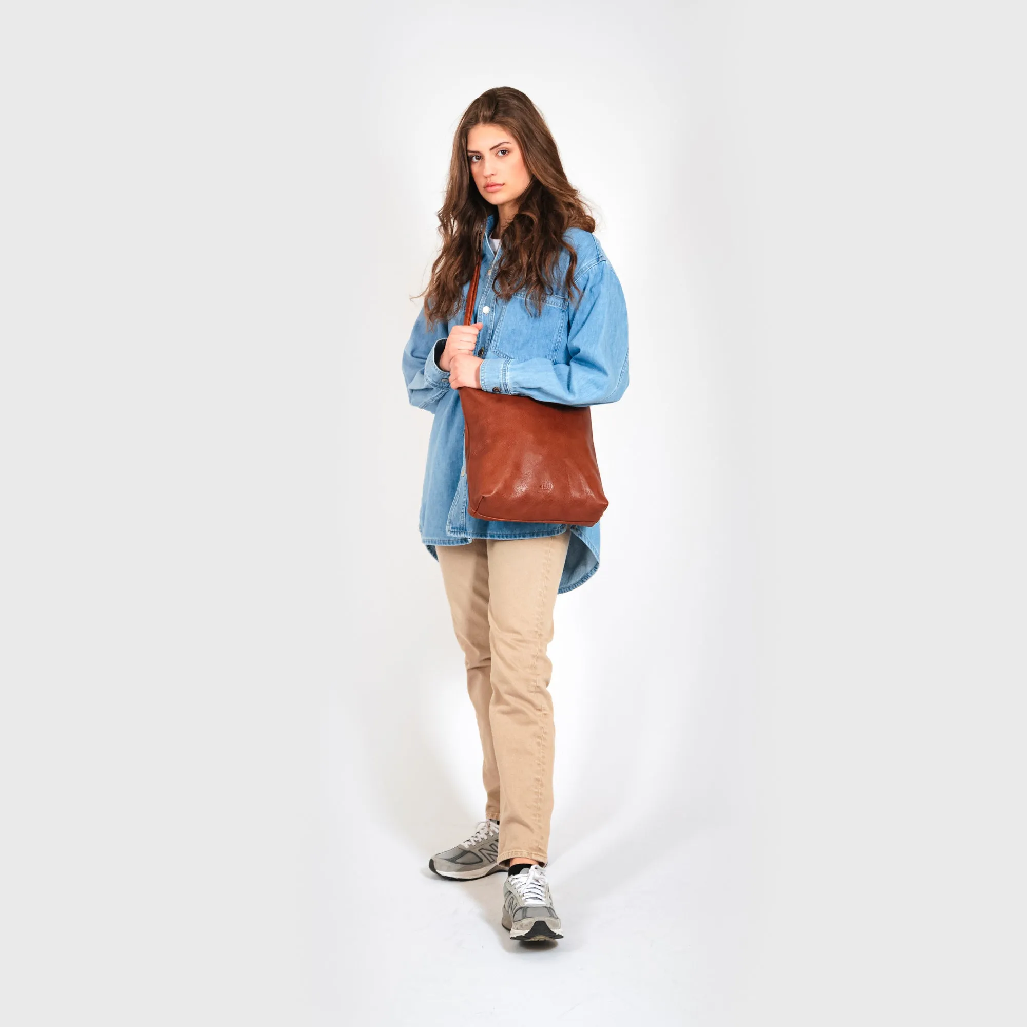 stillKhloe Hobo