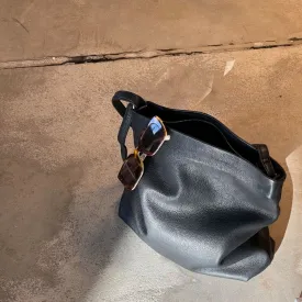 stillKhloe Hobo